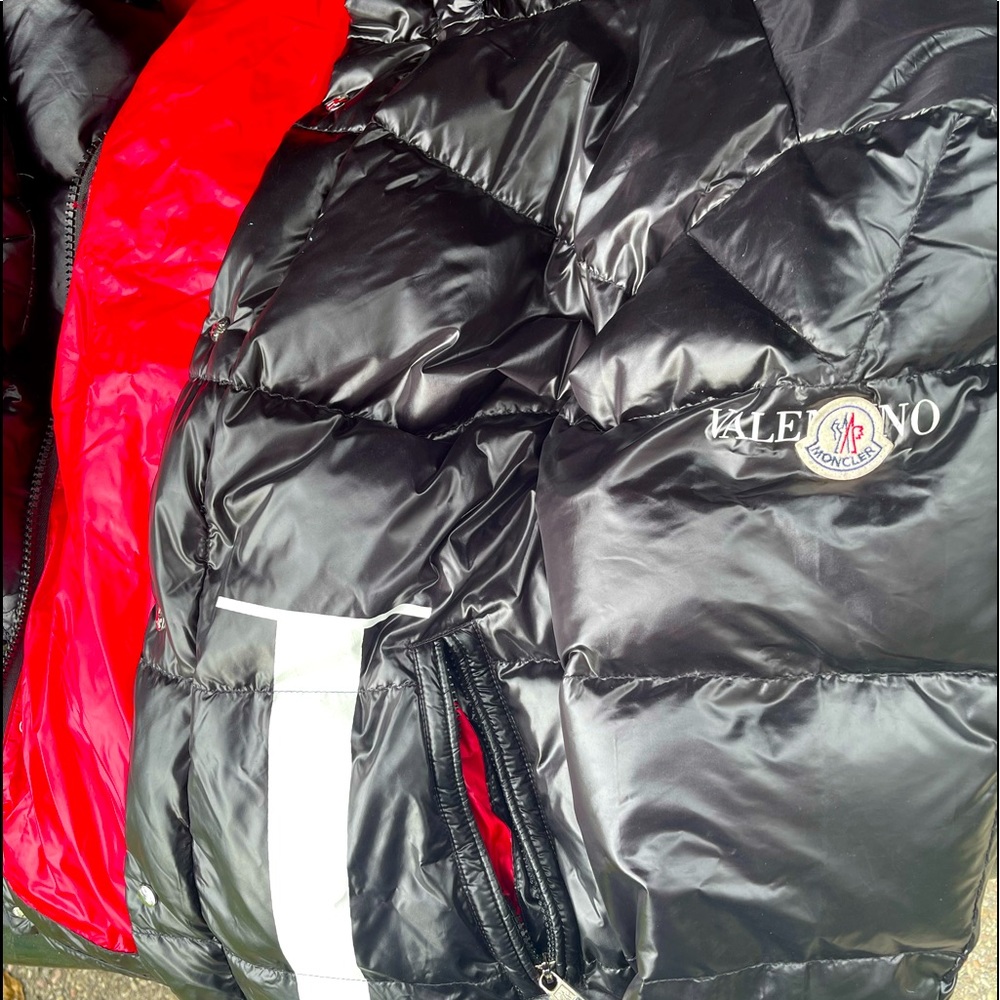 Valentino x moncler Collaboration size 4 📲📲